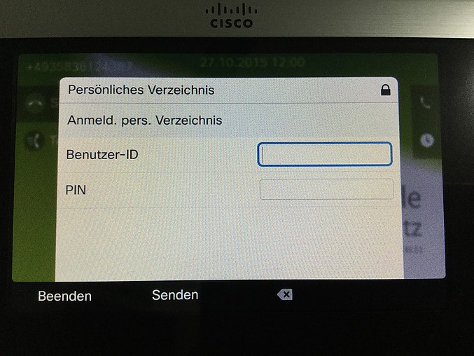 Bild eines Telefondisplays - mit geöffnetem Anmeldefenster Persönliches Verzeichnis
